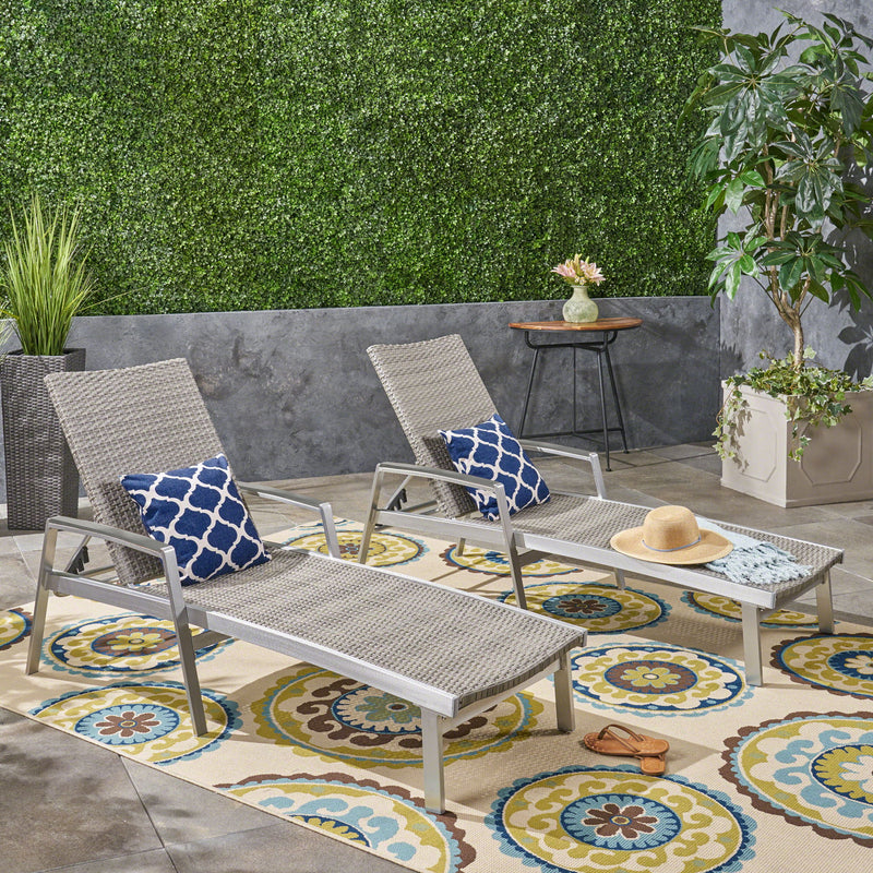 Oaxton - Chaise Lounge