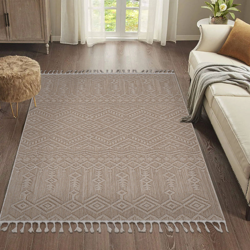 Guros - Trendy Traditional Indoor / Outdoor Rug